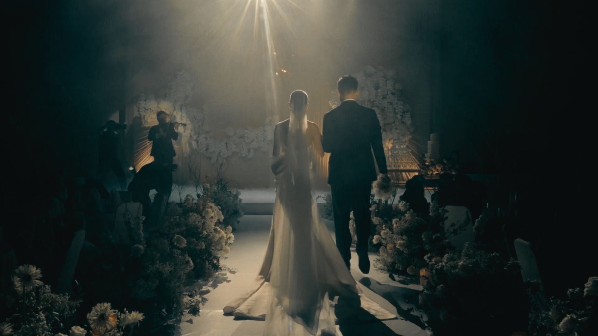 Thuy & Howard trong nghi lễ cưới ngoài trời tại Mia Saigon