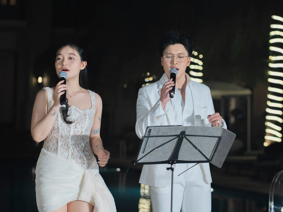 Hình ảnh minh họa cho Một Bài Hát Được Chuẩn Bị Thế Nào Trước Khi Biểu Diễn Tại Tiệc Cưới?